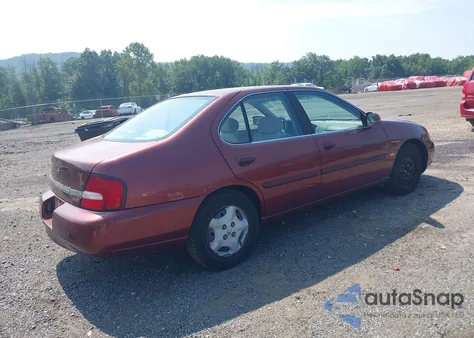 2001 Nissan Altima Gxe z USA, uszkodzony, nr VIN 1N4DL01A21C124146